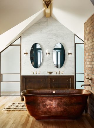 A bathroom with a bathtub in metal