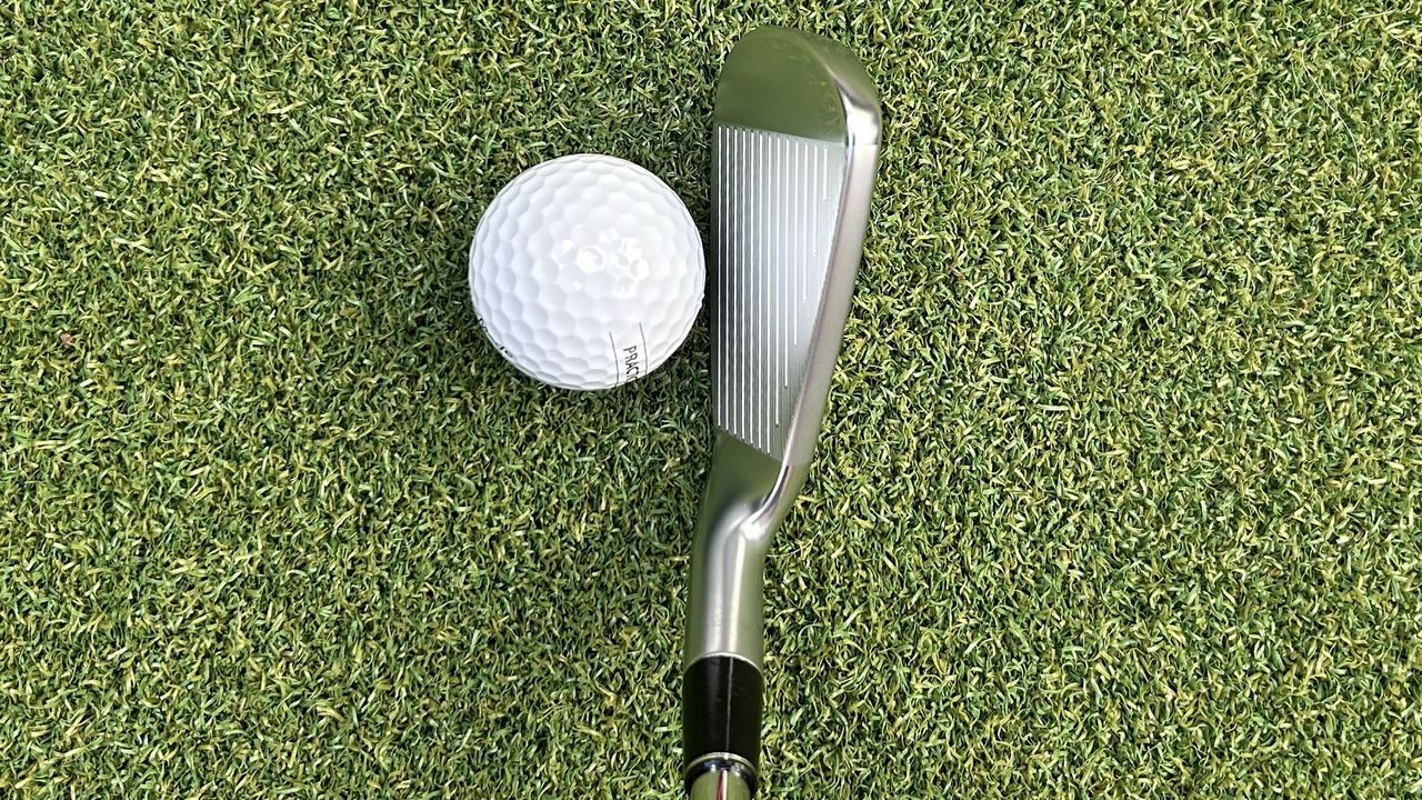Photo of the Srixon ZXiR 6 Iron