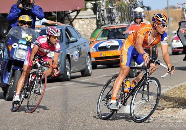 Horrillo and Ruiz try to stay away.