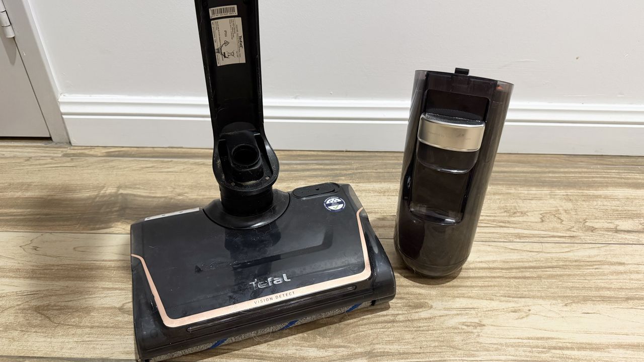 Tefal X-Clean 7 in use on hardwood floors