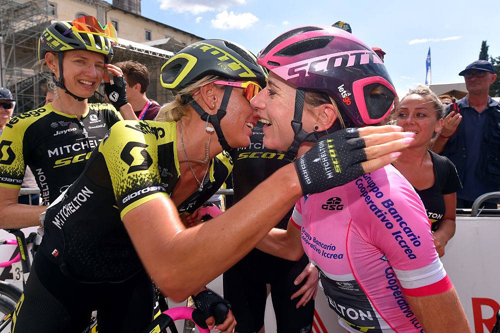 Annemiek van Vleuten celebrates her Giro Rosa victory with her Mitchelton-Scott teammates