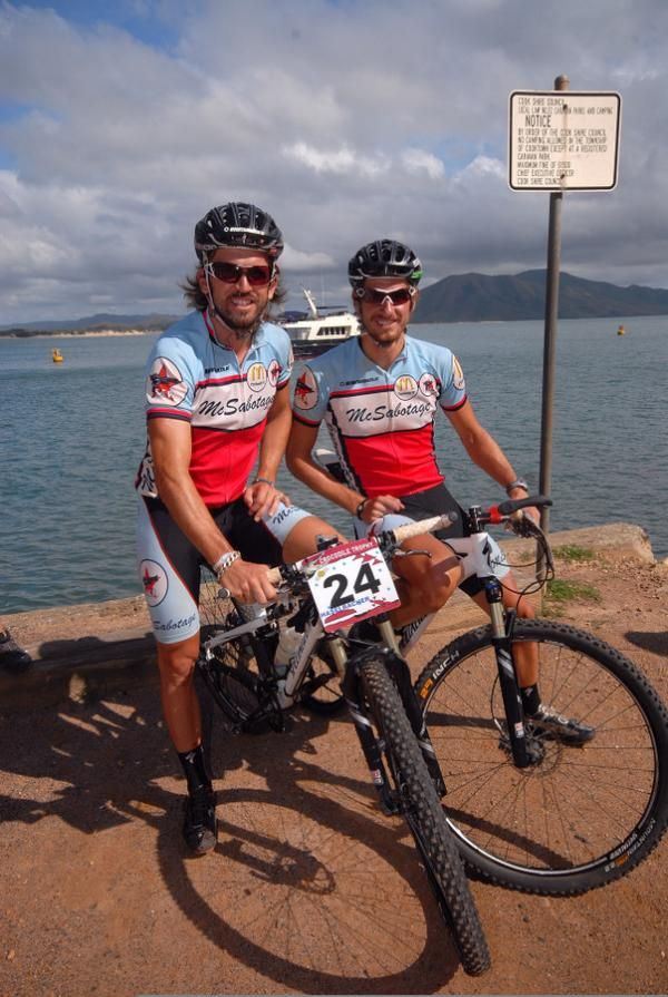 Rene Haselbacher (l) and countryman Philipp Ludescher.
