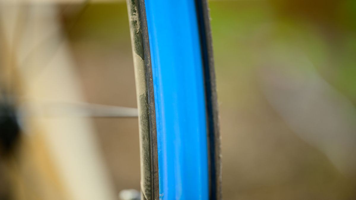 F+B gravel wheels thick hookless bead