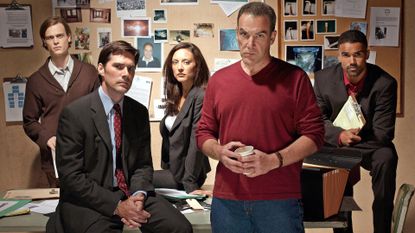 Gideon in Criminal Minds played by Mandy Patinkin, alongside Thomas Gibson, Shemar Moore, Lola Glaudini, Matthew Gray Gubler in Criminal Minds