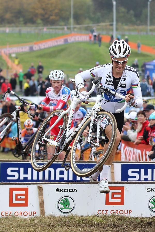 World champion Niels Albert (BKCP-Powerplus) runs the barriers.
