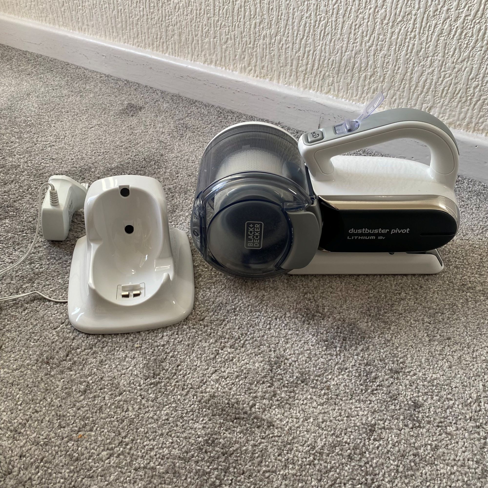 BLACK+DECKER Dustbuster Pivot Handheld Vacuum review