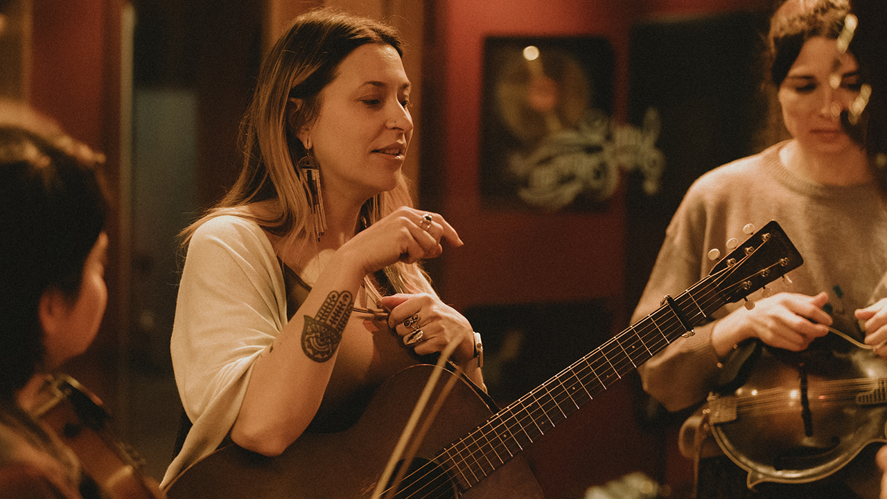 Lindsay Lou at the Bluegrass Women sessions