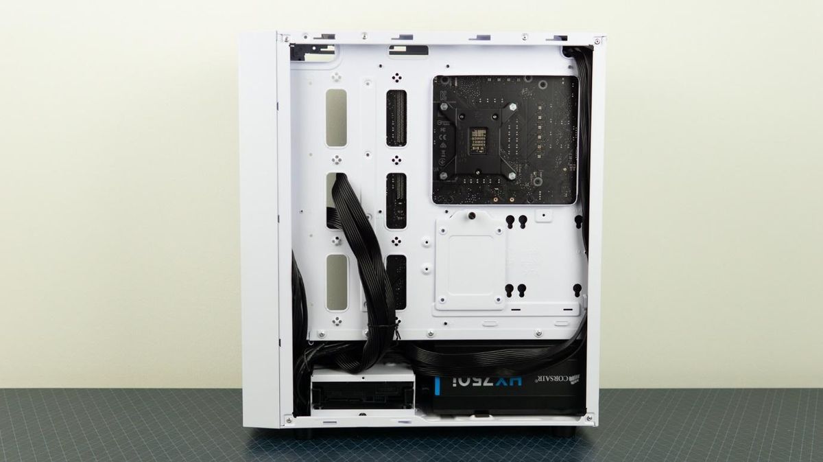 Silverstone Fara R1