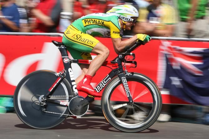 Floyd Landis' 'praying mantis' position decreased his frontal area in 2006