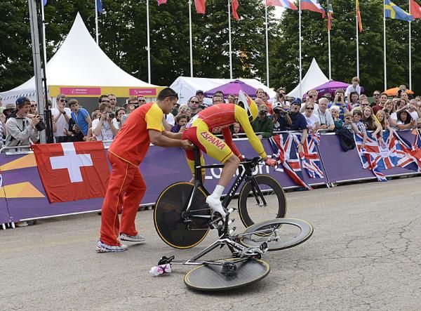 Luis Leon Sanchez Gil (Spain) gets underway, take 2