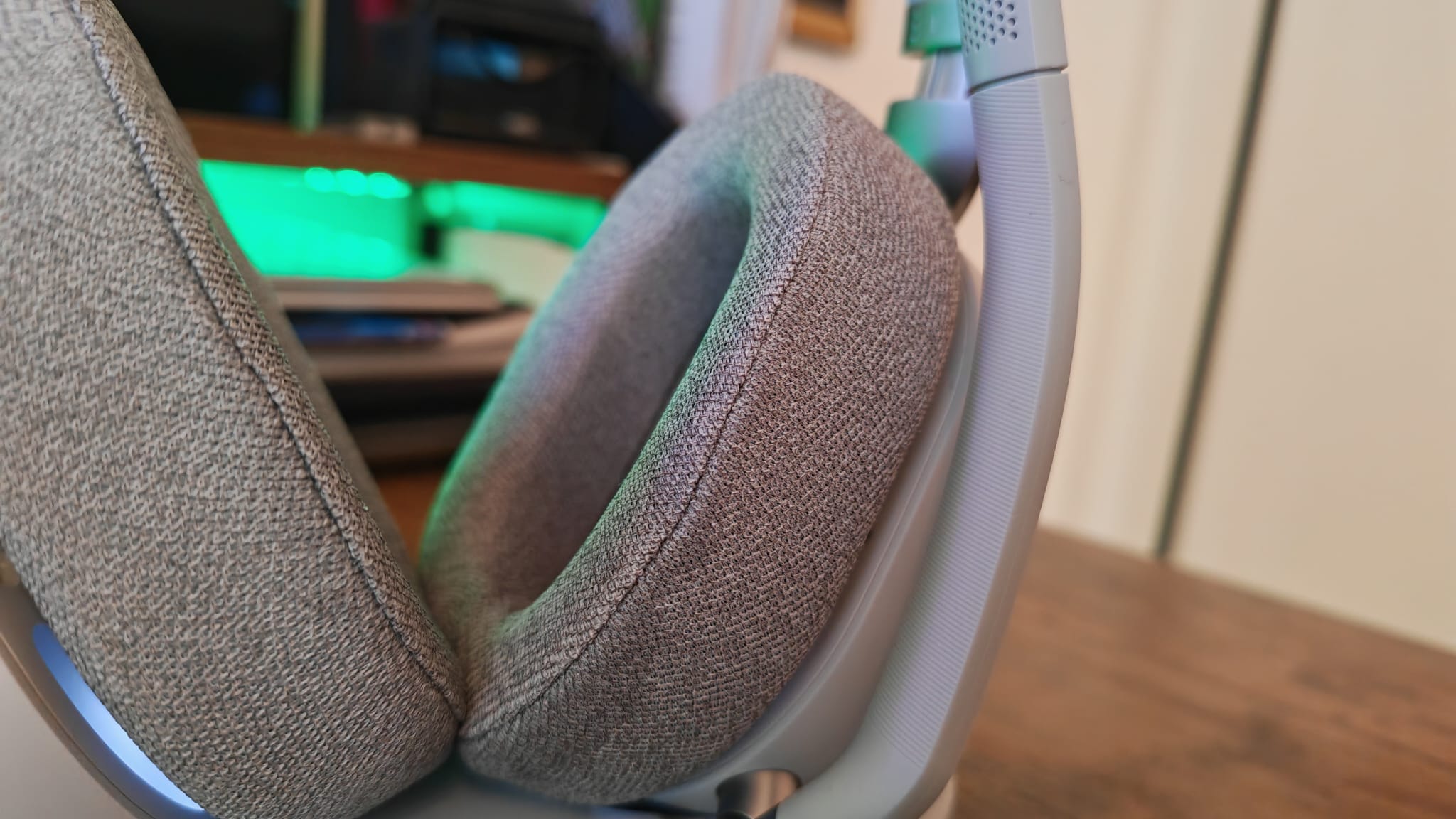 The plush cushioning on the Fractal Scape headset