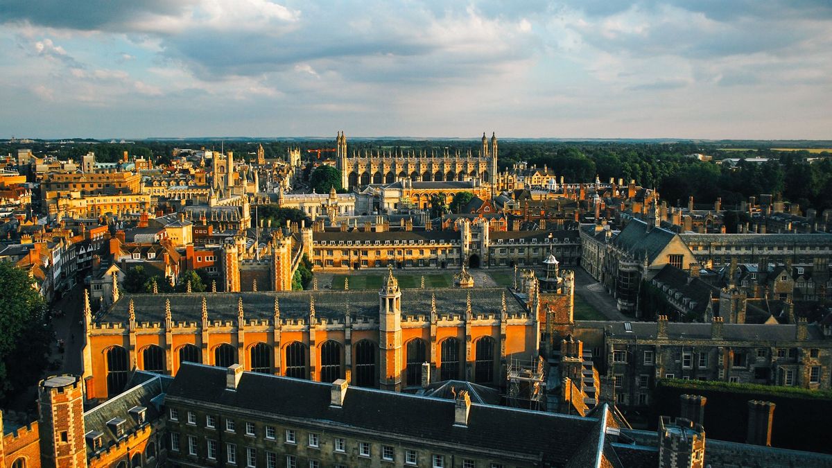 An aerial photo of King&amp;#039;s College Chapel in Cambridge beneath a cloudy sky