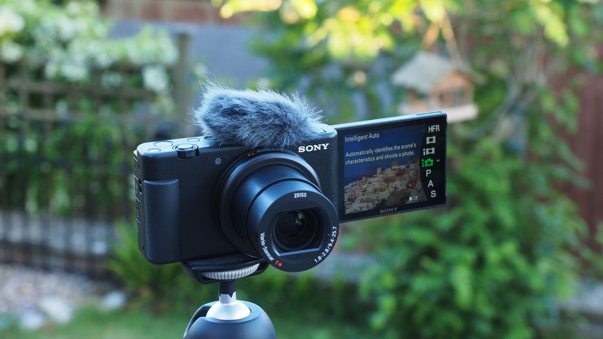 Sony ZV-1 Mark II Review: The Vlogging ...