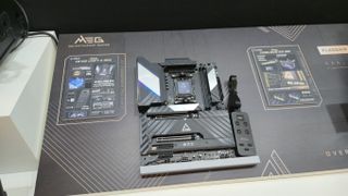 MEG X870E Unify-X Max