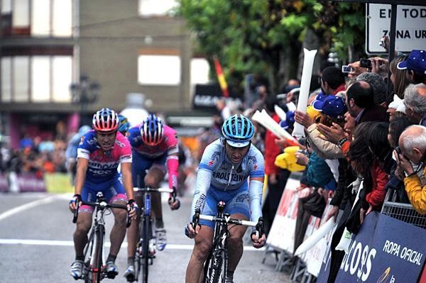 Davide Rebellin (Gerolsteiner) finishes second in Suances.