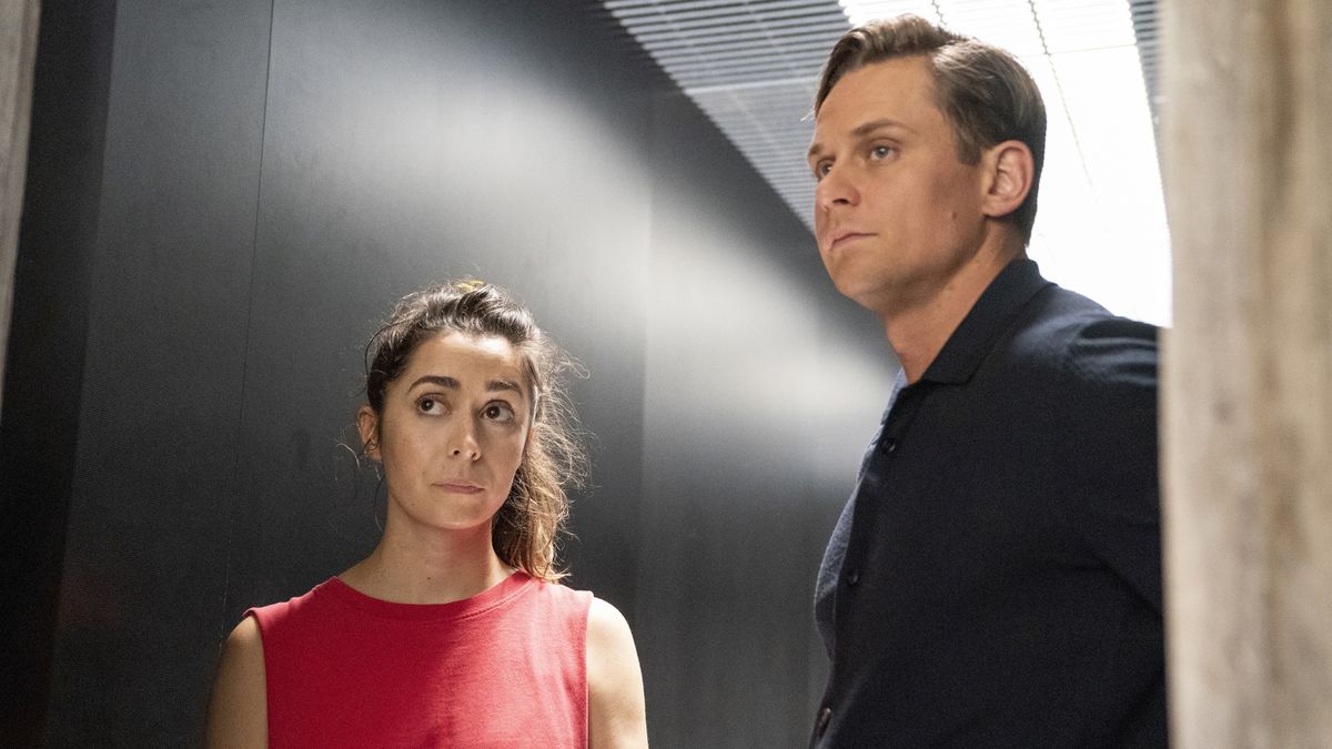 Cristin Milioti as Hazel Green and Billy Magnussen as Byron Gogol in Made for Love season 2