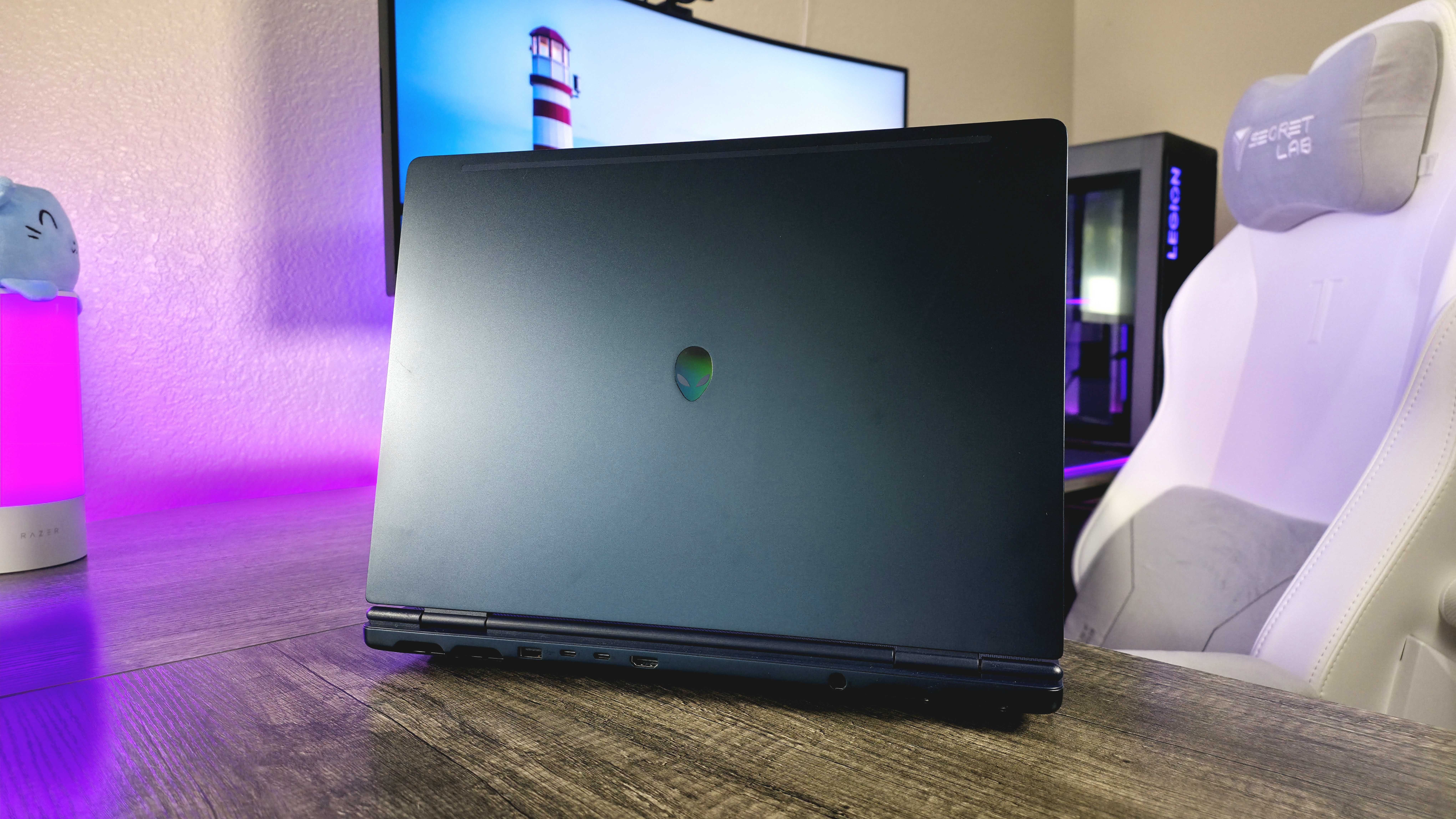 Image of the Alienware 16X Aurora (AC16251) gaming laptop.