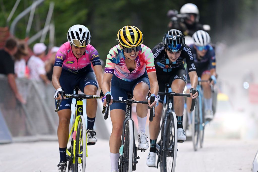 Course difficile, chaleur estivale – Niewiadoma prêt pour le Tour de France Femmes