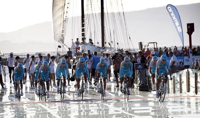 Astana takes off for the Vuelta TTT