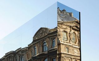 Musée du Louvre mirrored exterior