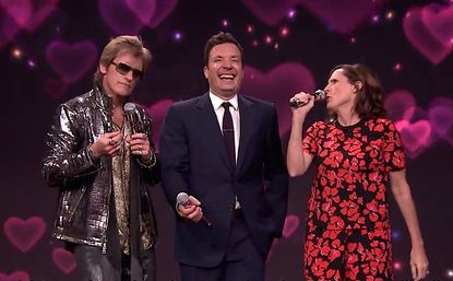 Jimmy Fallon, Molly Shannon, and Denis Leary sing famous songs, add nonsensical lyrics