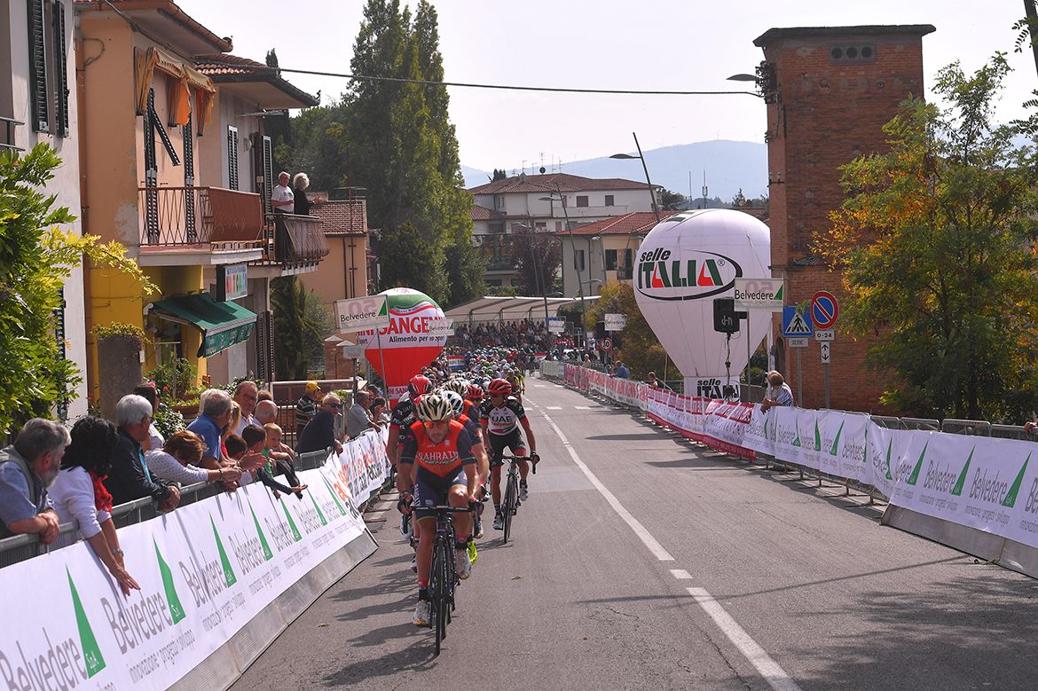 Bahrain-Merida leads the chase
