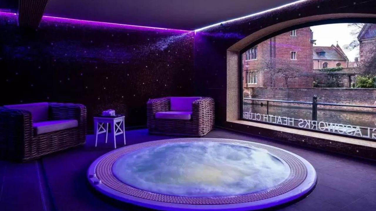Whirlpool at Varsity Hotel and Spa