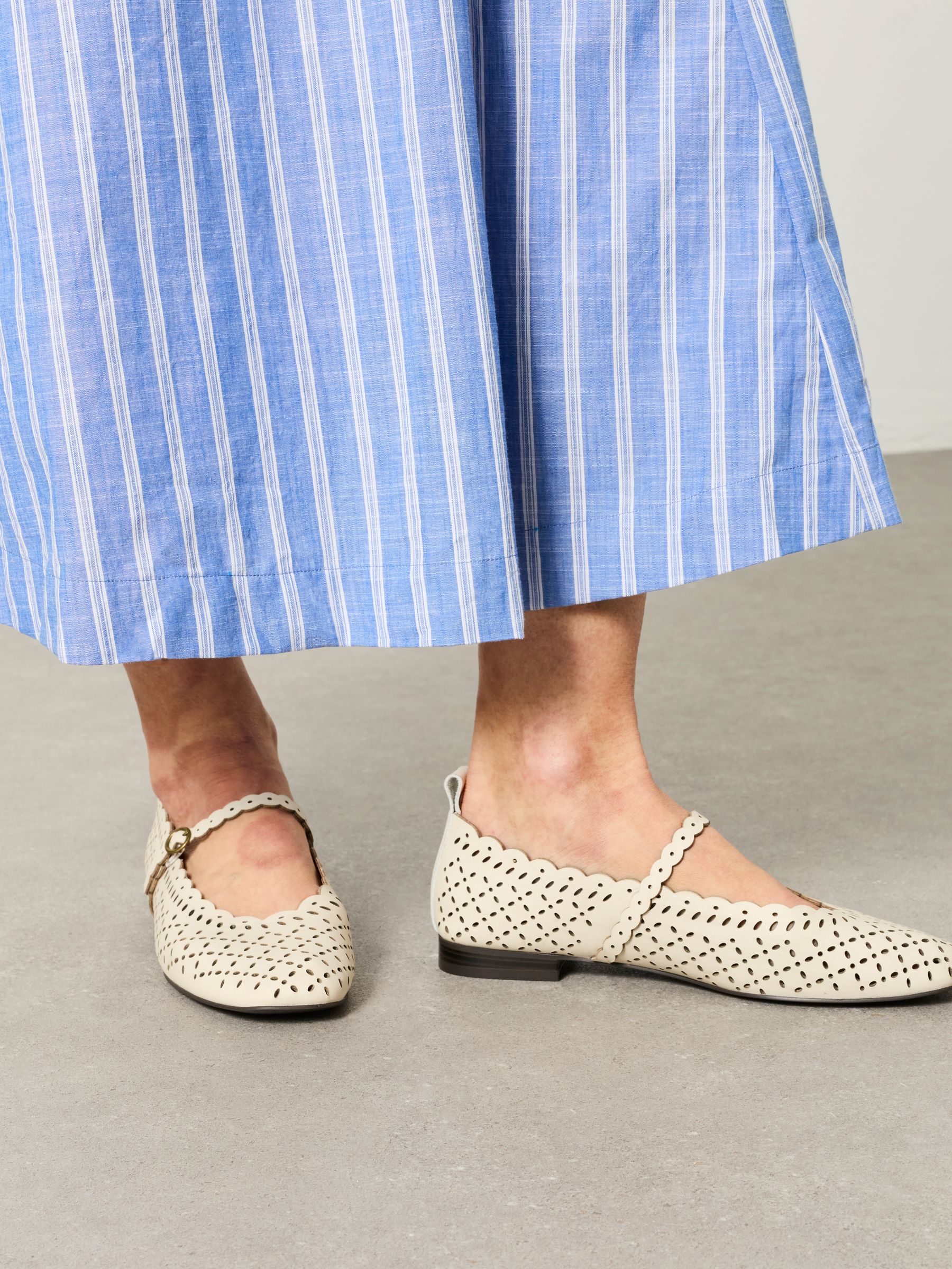 Ivory Leather Lasercut Ballerina Flat - Size 3 Eu 36
