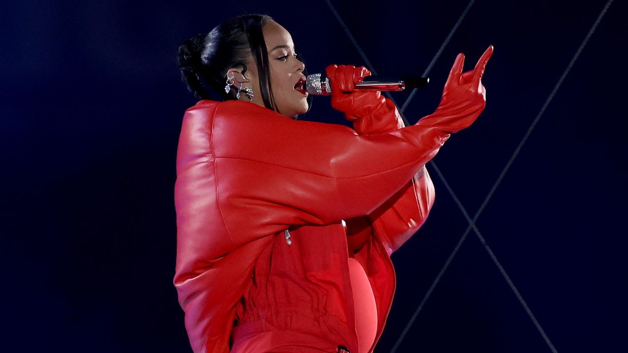 RIhanna at the Super Bowl