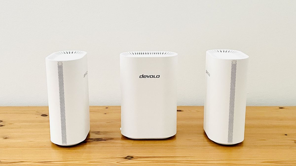 Devolo WiFi 7 Mesh BE6500 system on wooden table