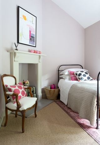 Cottage bedroom ideas - pink and green room in cottage bedroom style