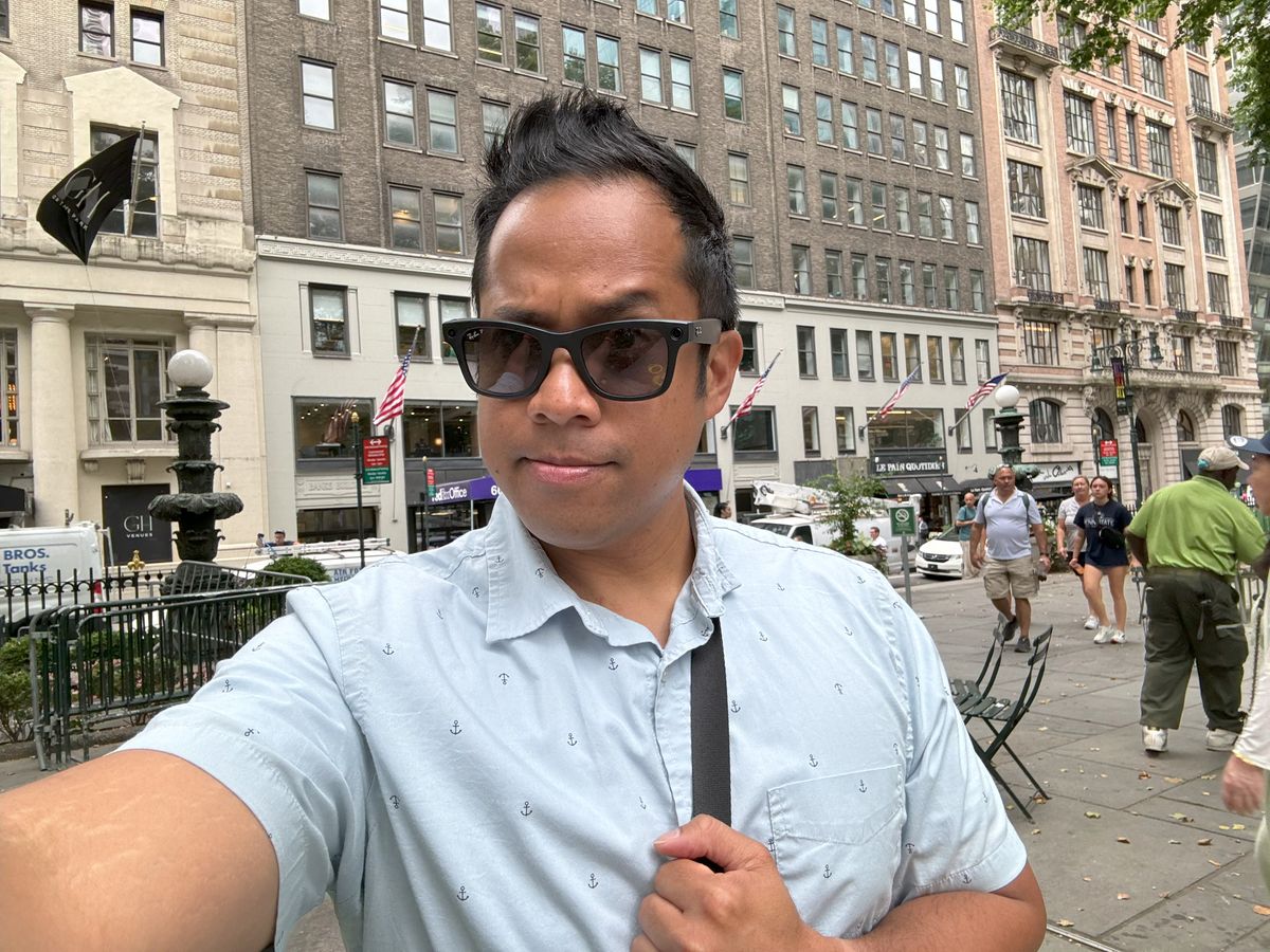 Apple iPhone 15 Plus selfie sample.