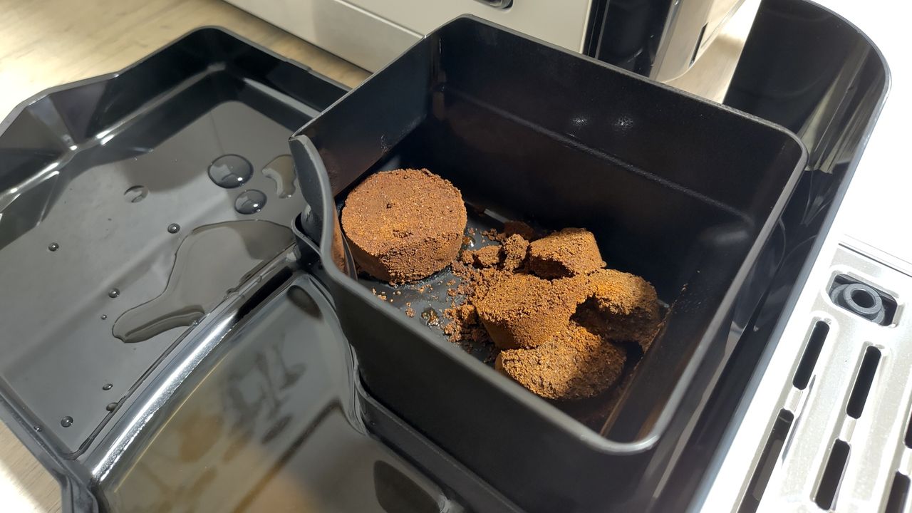 Drip tray and coffee grounds bin from KitchenAid Fully Automatic Espresso Machine KF6