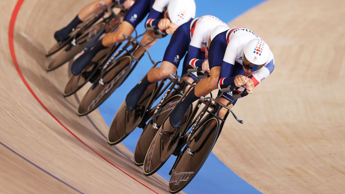 IZU, JAPAN - AUGUST 03: Ethan Vernon of Team Great Britain and teammates sprint during the Men´s team pursuit first round, heat 4 of the Track Cycling on day eleven of the Tokyo 2020 Olympic Games at Izu Velodrome on August 03, 2021 in Izu, Japan. 