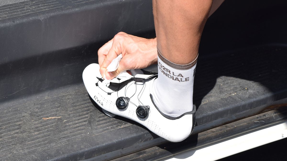 Several riders would take a few moments ahead of the stage to clean up their shoes each day