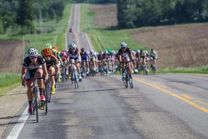 Gilian Carleton (Specialized-Lululemon) launches her attack.