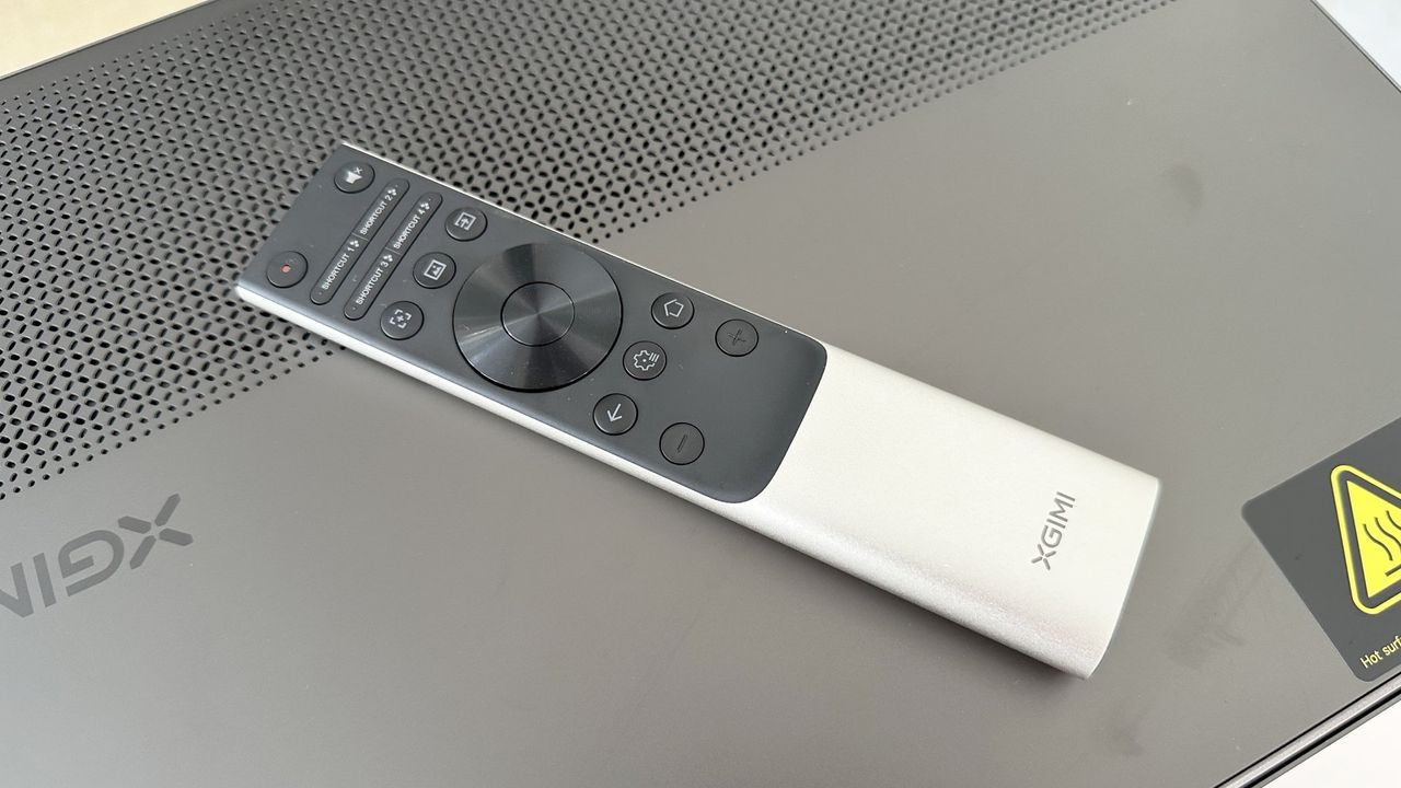 Xgimi Titan Noir Max remote control