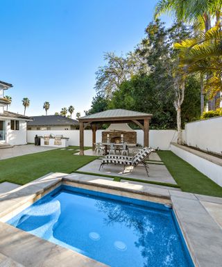 Hot tub and garden in Ryan Sheckler’s home in San Clemente