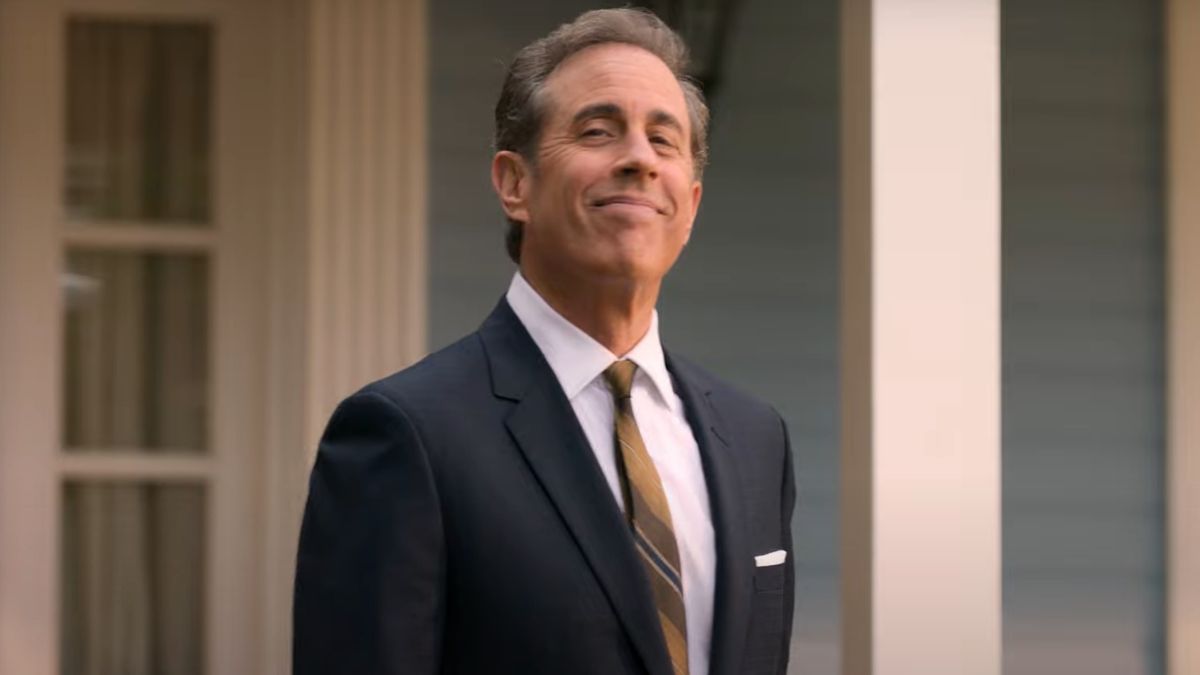 Jerry Seinfeld smirks in front of his house in Unfrosted: The Pop-Tart Story. 