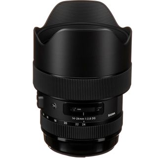 Sigma 14-24mm f/2.8 DG HSM | A lens with hood