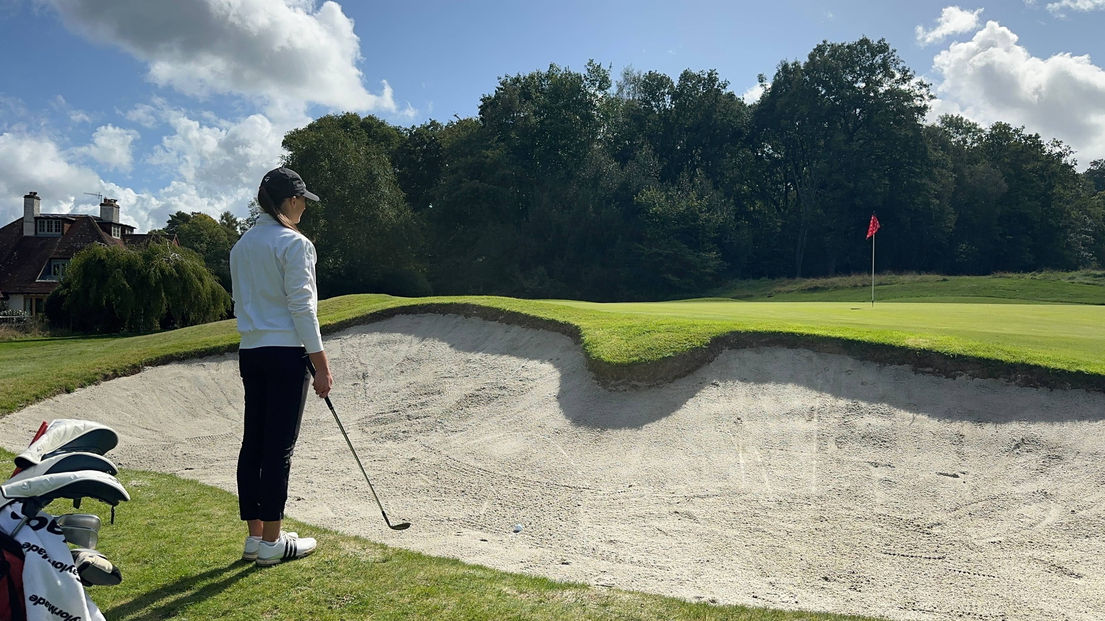 Jess Ratcliffe visualising a bunker shot