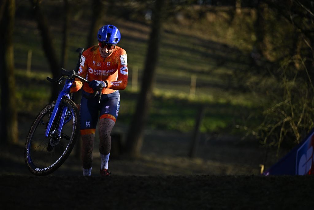 Dutch Lucinda Brand pictured in action during the women elite race, at the UCI Cyclocross World Championships, in Lievin, France, Saturday 01 February 2025. The world championships are taking place from 31 January until 02 February.
BELGA PHOTO JASPER JACOBS (Photo by JASPER JACOBS / BELGA MAG / Belga via AFP)