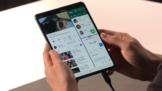 Samsung Galaxy Fold under lanseringen i februar (Bilde: Samsung)