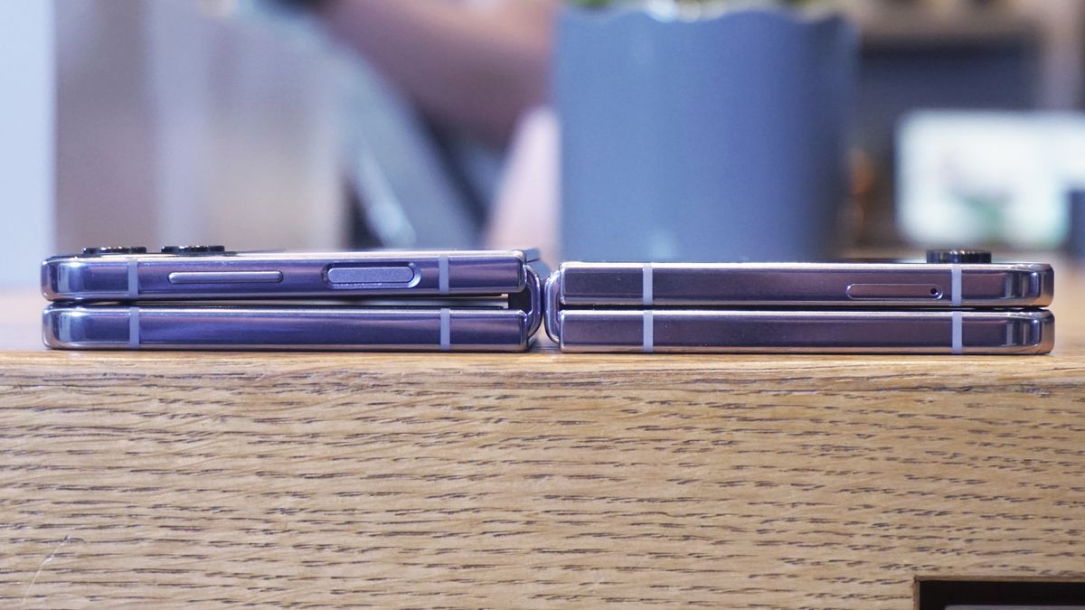 Samsung Galaxy Z Flip 5 hands on vs Flip 4 side