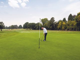 Golf Monthly Top 50 Coach Andy Gorman demonstrating a 10ft putting drill