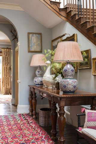Hallway with console and table lamps