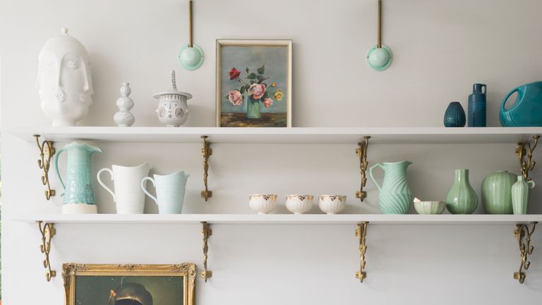 Hanging Floating And Bracket Shelving, How To Put Floating Shelves Up