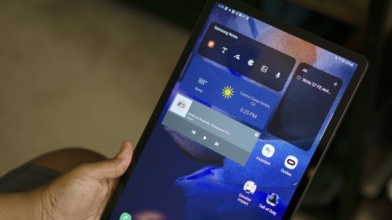 Samsung Galaxy Tab S7 FE on Home Screen in hand