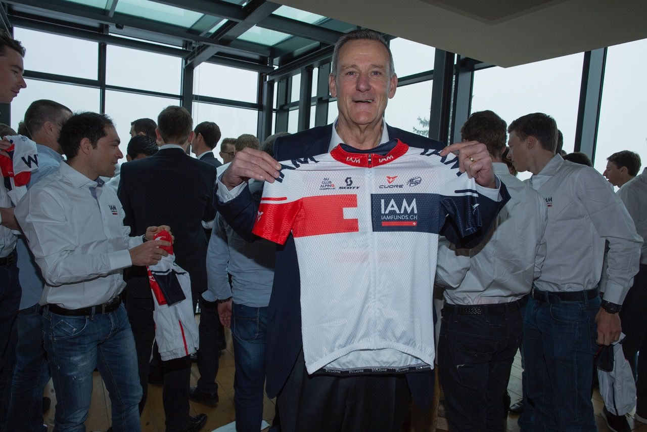 Michel Th&eacute;taz holds up the new IAM Cycling kit