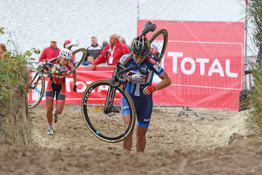 Sanne Cant (Beobank-Corendon) gets separation in the sand